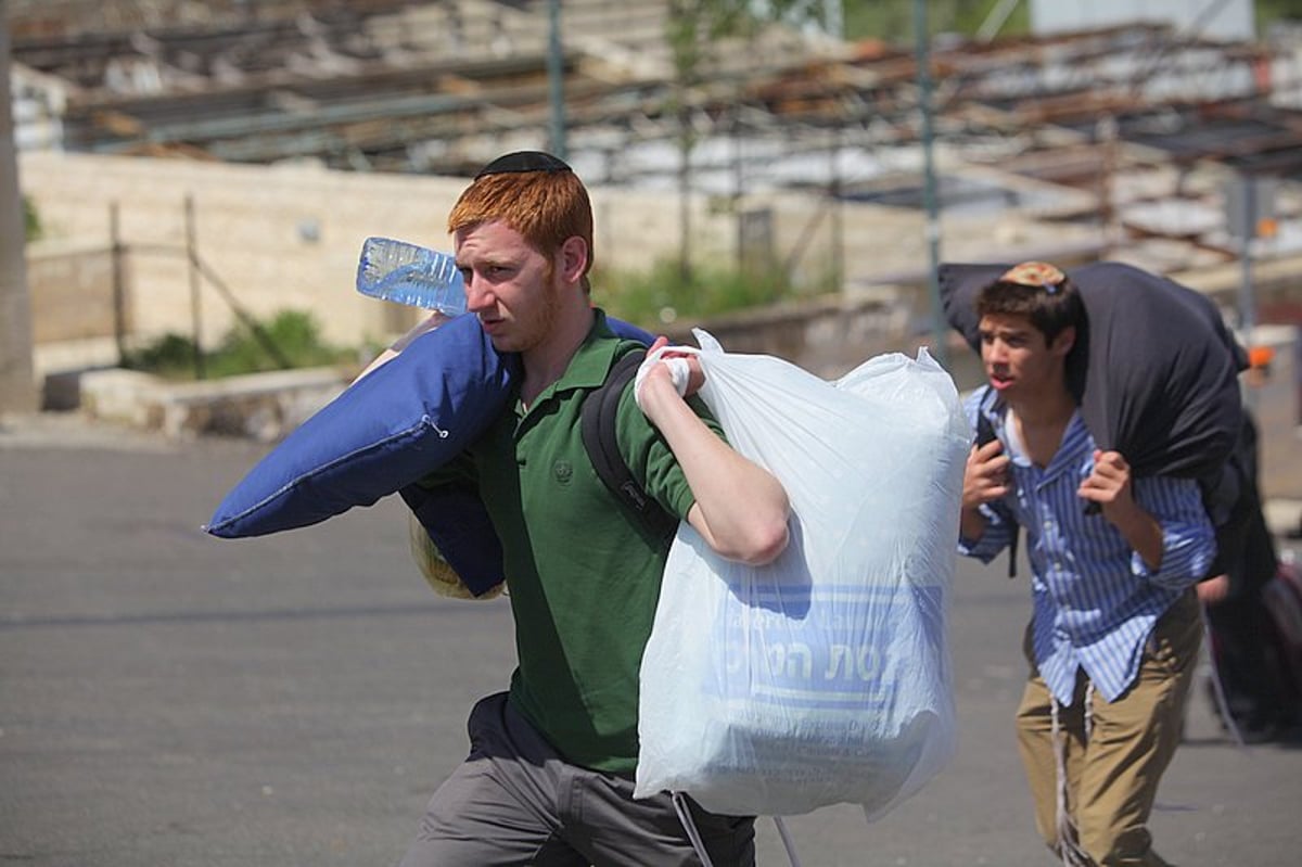 הנהירה למירון: אלפים כבר הגיעו > גלריה