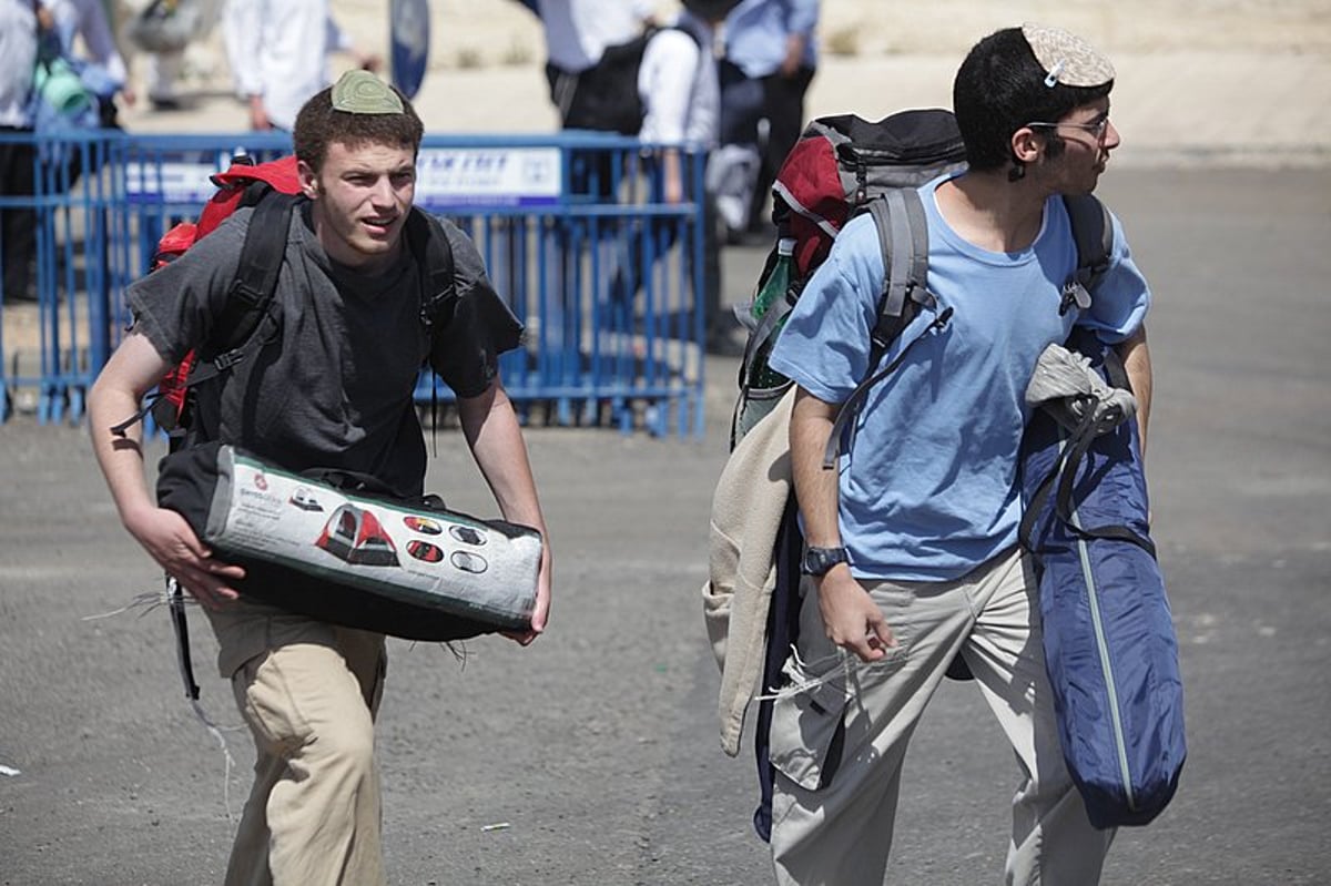 הנהירה למירון: אלפים כבר הגיעו > גלריה