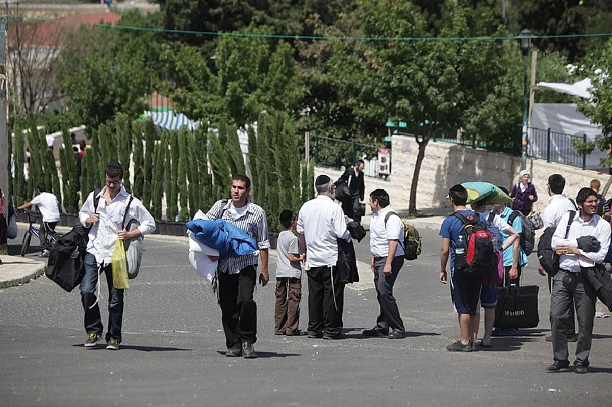 הנהירה למירון: אלפים כבר הגיעו > גלריה