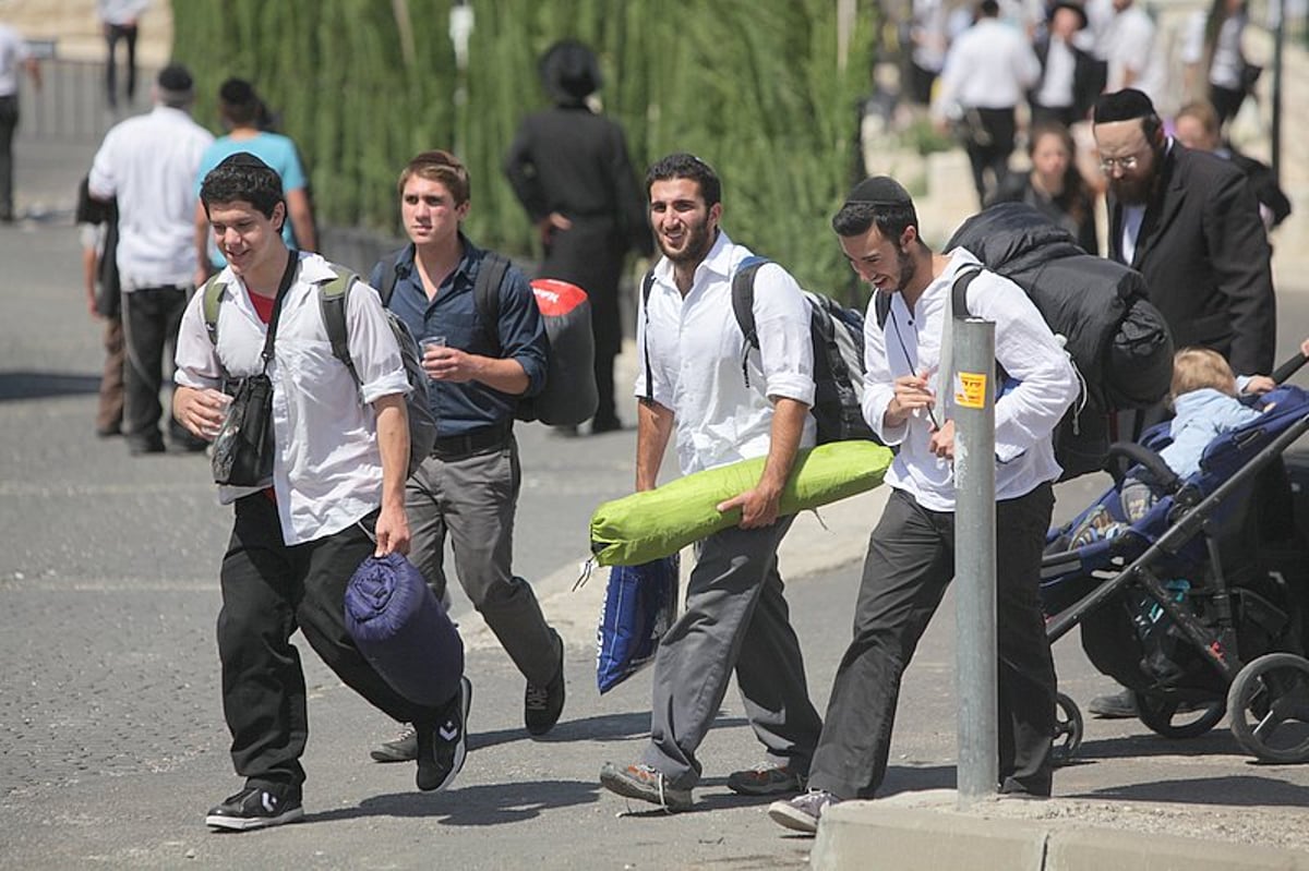 הנהירה למירון: אלפים כבר הגיעו > גלריה