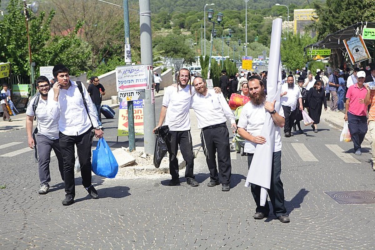 הנהירה למירון: אלפים כבר הגיעו > גלריה