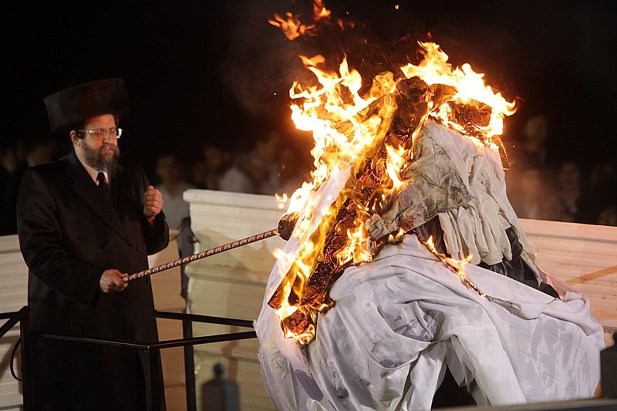 כ"ק האדמו"ר מבאיאן פתח את אירועי מירון בהדלקה המרכזית