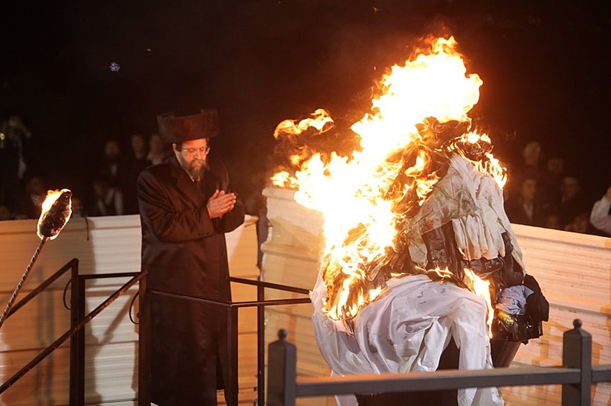 כ"ק האדמו"ר מבאיאן פתח את אירועי מירון בהדלקה המרכזית