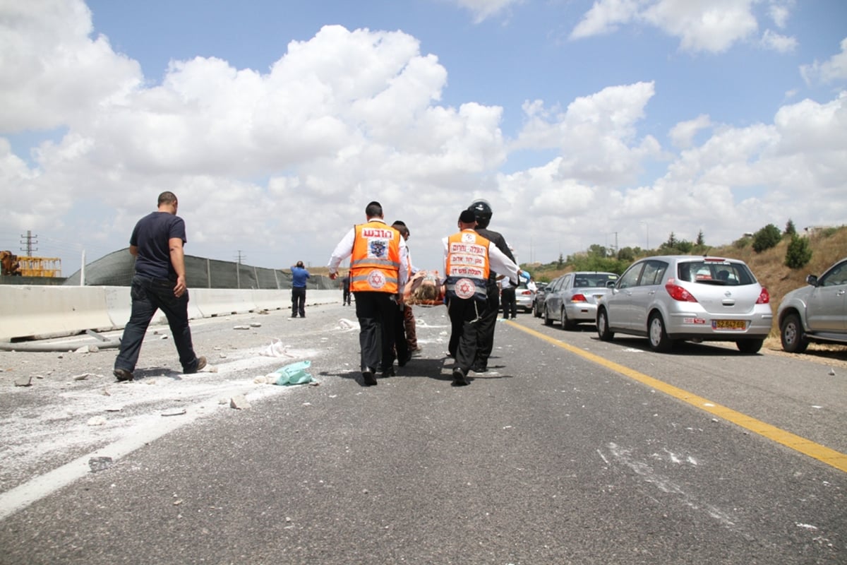 תאונת משאית בכביש 6: הנהגים ניצלו בנס