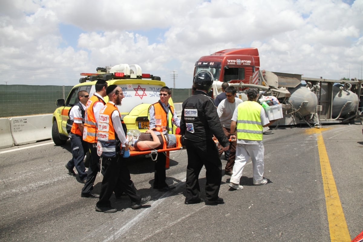 תאונת משאית בכביש 6: הנהגים ניצלו בנס