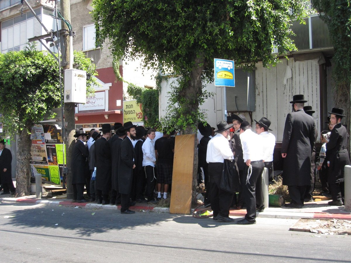 מהומה בבני-ברק: המשטרה עצרה את הרב ביאליסוטצקי