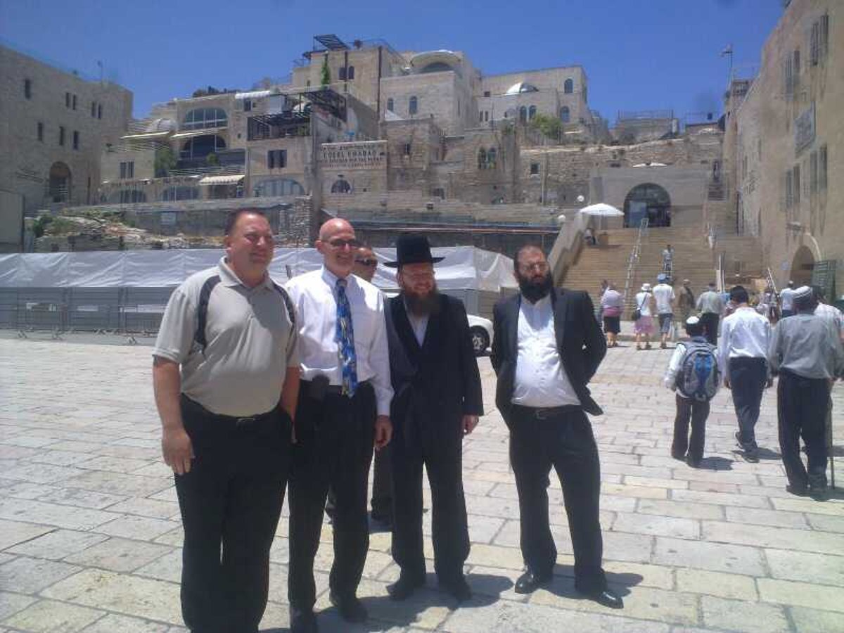 מנתח הגרי"ש בכותל: "שיהיה לרב אריכות ימים ושנים טובות"