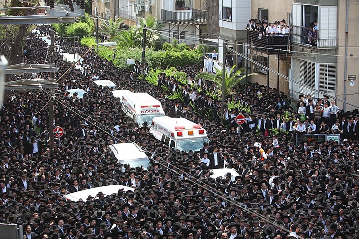 אחר מיטת ראש-הישיבה: ההמונים צעדו ומיררו בבכי