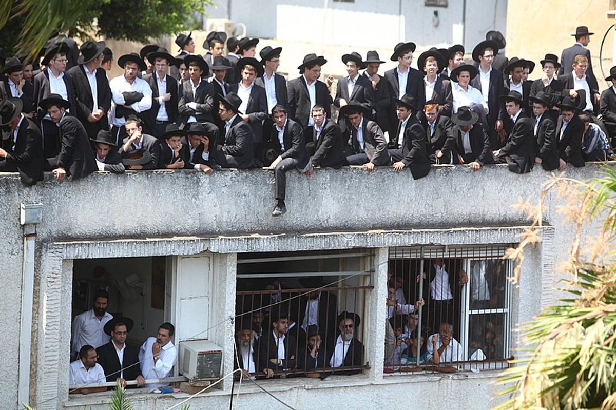 מאה אלף בהלווית מרן רבי מיכל-יהודה לפקוביץ' זצ"ל