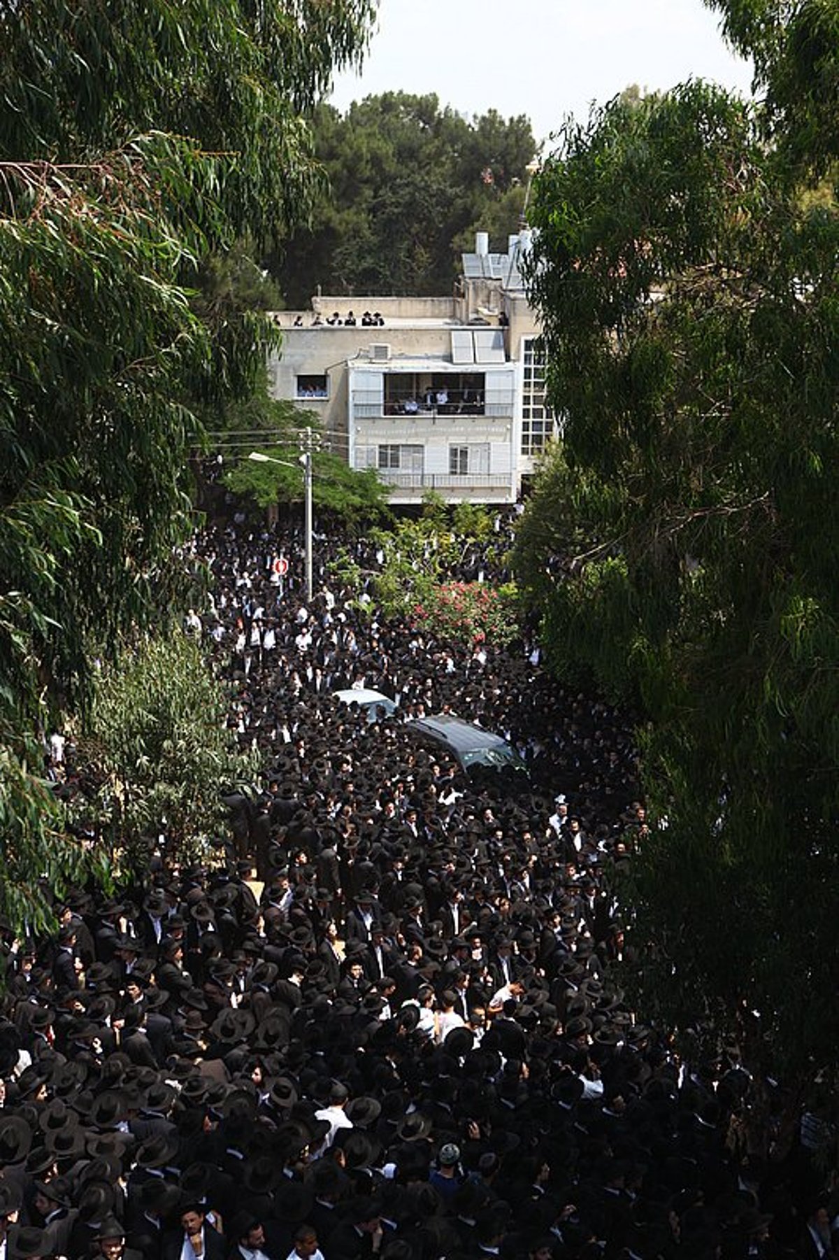 מאה אלף בהלווית מרן רבי מיכל-יהודה לפקוביץ' זצ"ל