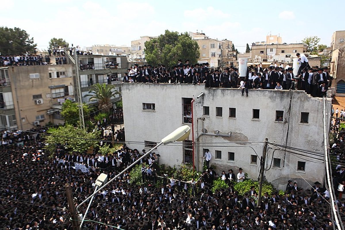 מאה אלף בהלווית מרן רבי מיכל-יהודה לפקוביץ' זצ"ל