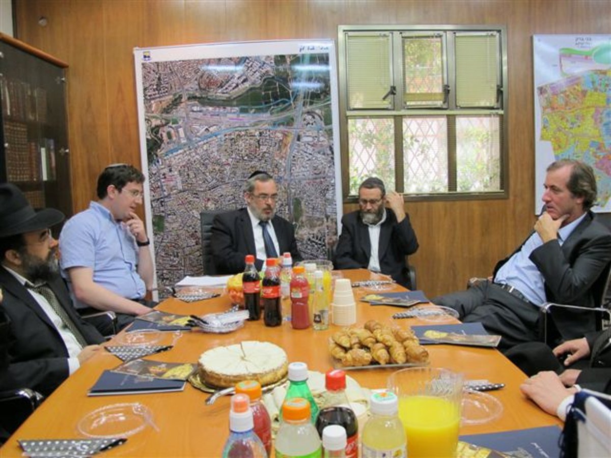 הגראי"ל לשגריר: "השחיטה היהודית מרחמת על בעה"ח"