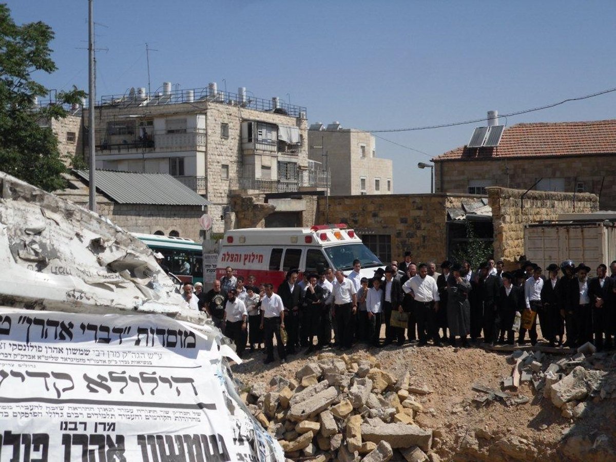 נס בירושלים: חרדית ובנה צנחו עם רכב לבור - ונפצעו קל בלבד