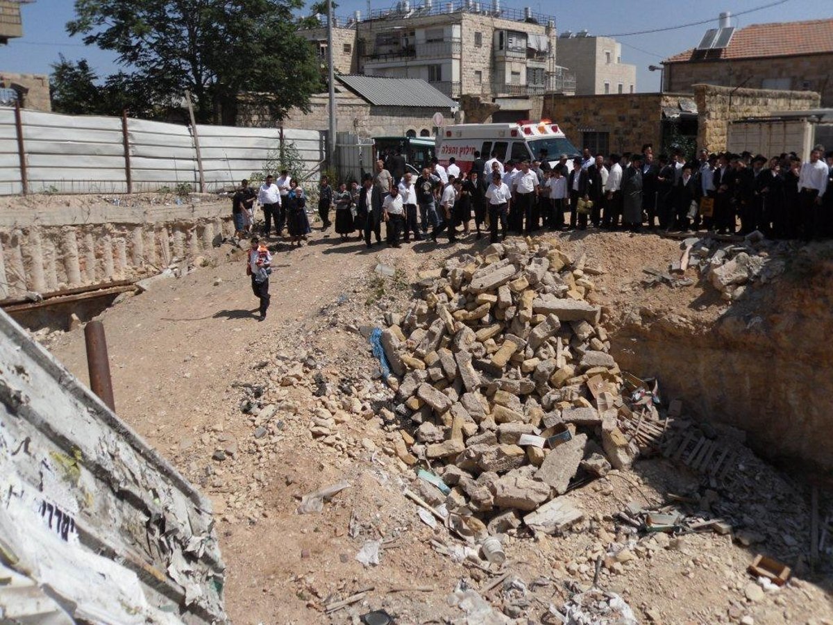 נס בירושלים: חרדית ובנה צנחו עם רכב לבור - ונפצעו קל בלבד