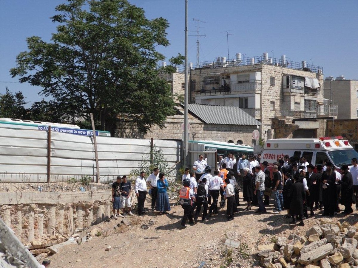 נס בירושלים: חרדית ובנה צנחו עם רכב לבור - ונפצעו קל בלבד