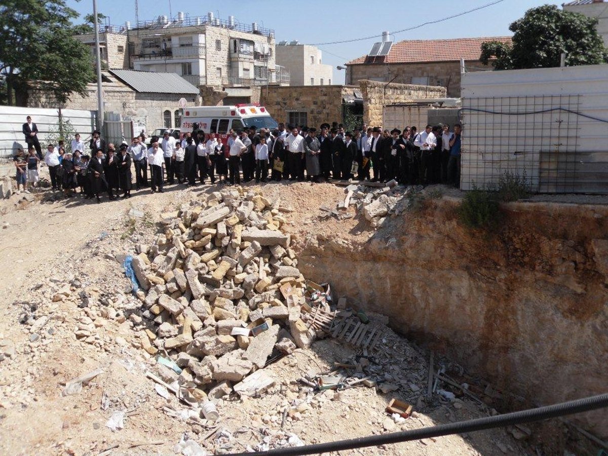 נס בירושלים: חרדית ובנה צנחו עם רכב לבור - ונפצעו קל בלבד