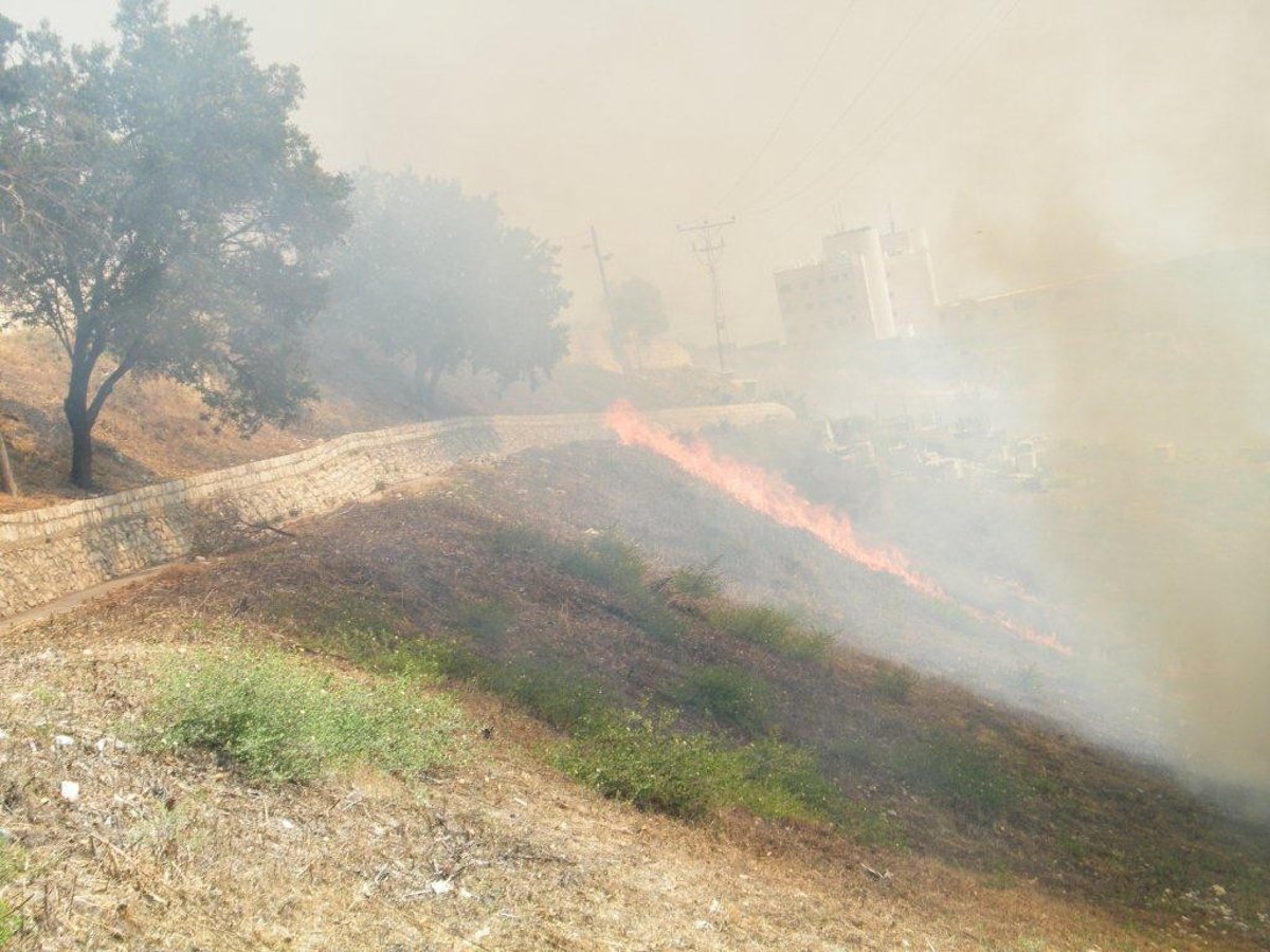 בהלה בצפת: שריפה סמוך לציון האר"י