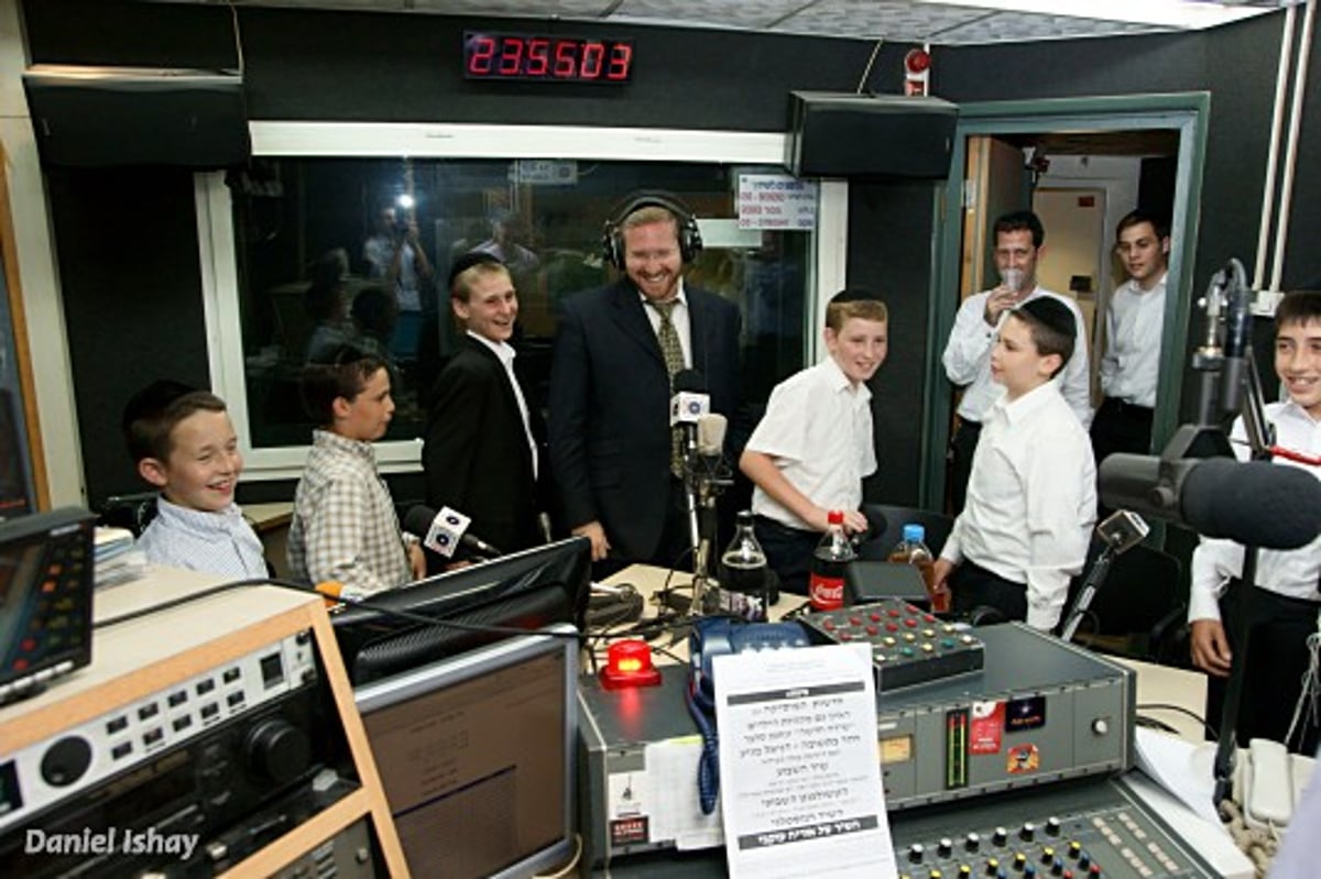 מלווה מלכה עם מקהלת "שירה חדשה" בקול חי!