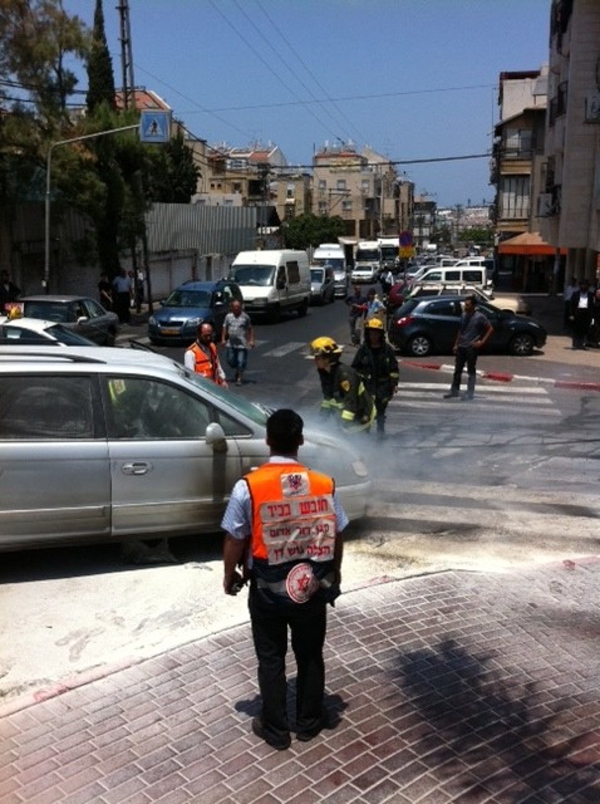 בני-ברק: נוסעים ניצלו רגעים לפני שהרכב עלה באש