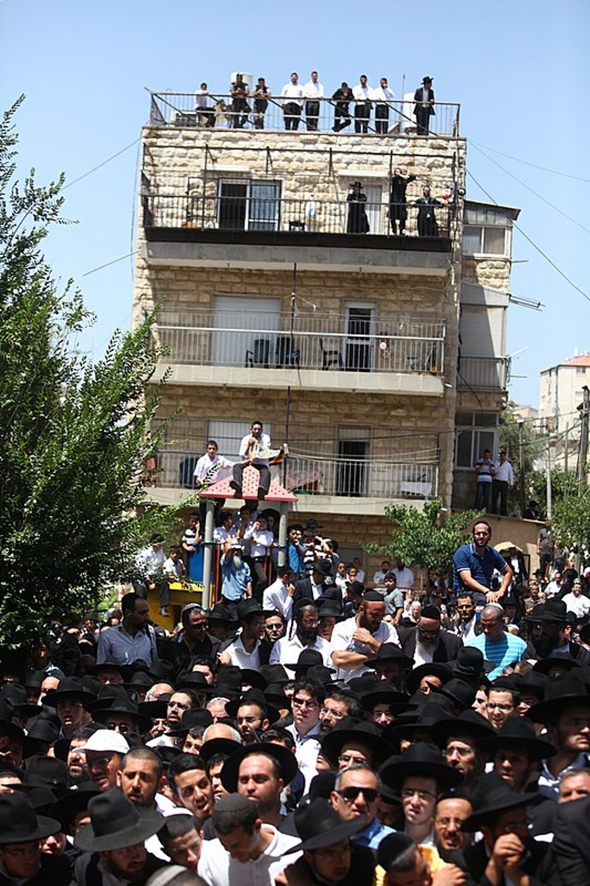 המסע האחרון של רבי אלעזר: רבבות בהלווית ענק בירושלים