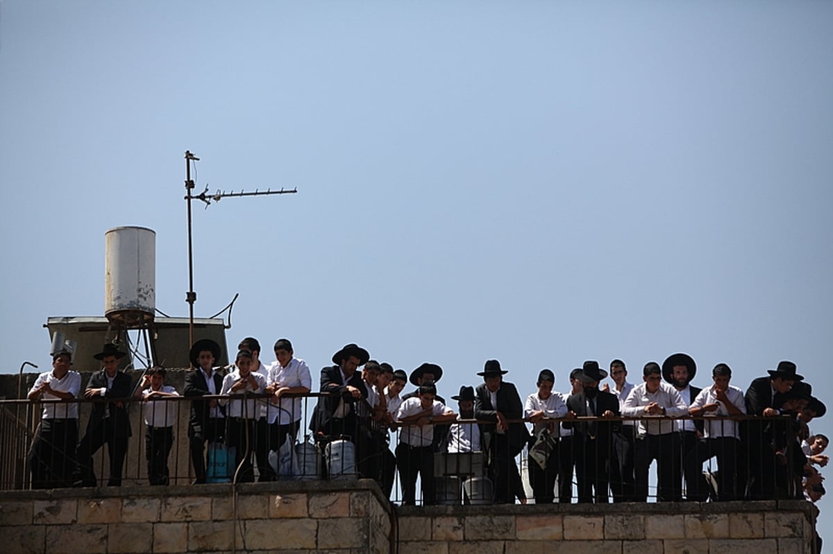 אחר מיטתו של ה'בבא אלעזר': רבבות צעדו, כואבים והמומים