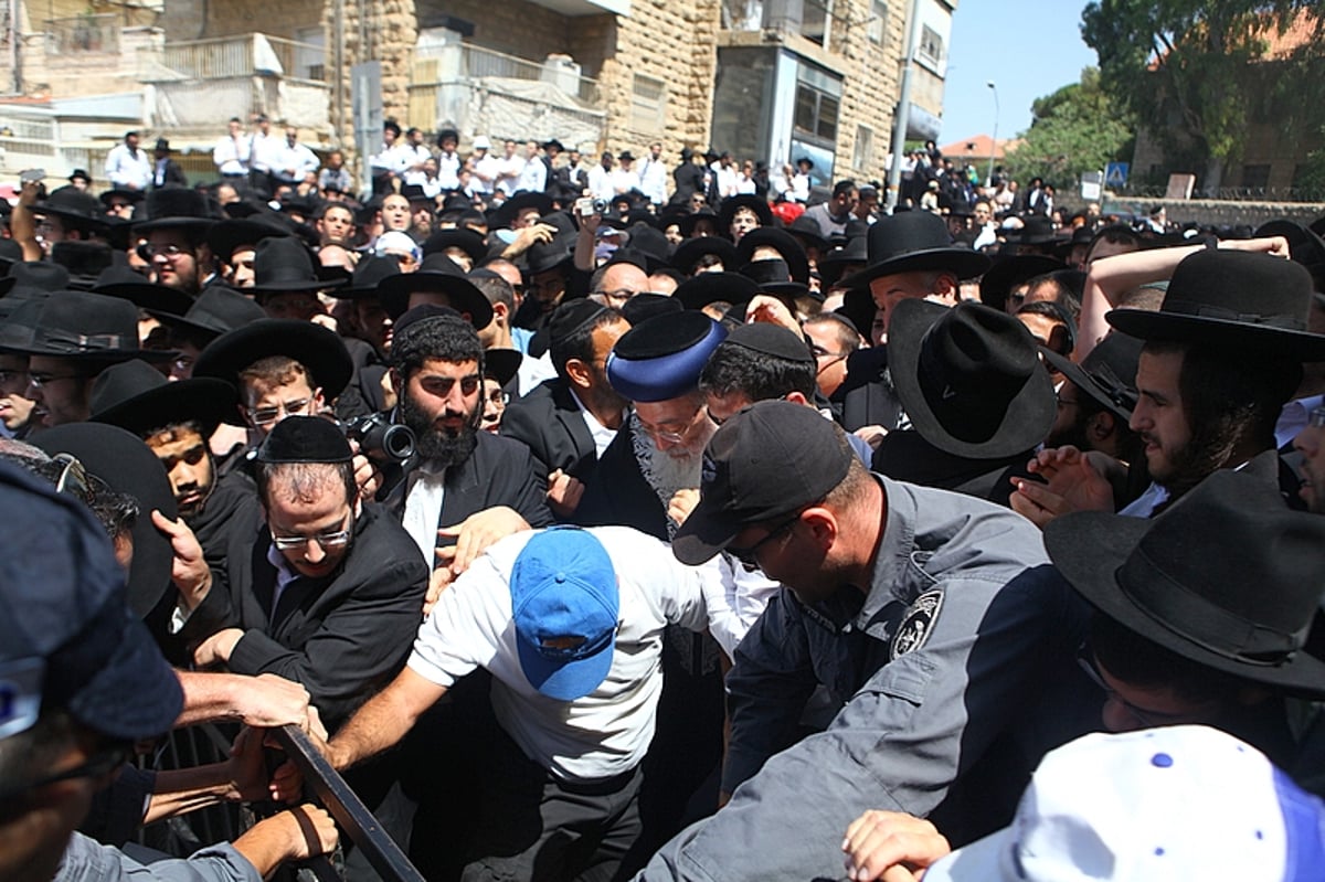 אחר מיטתו של ה'בבא אלעזר': רבבות צעדו, כואבים והמומים