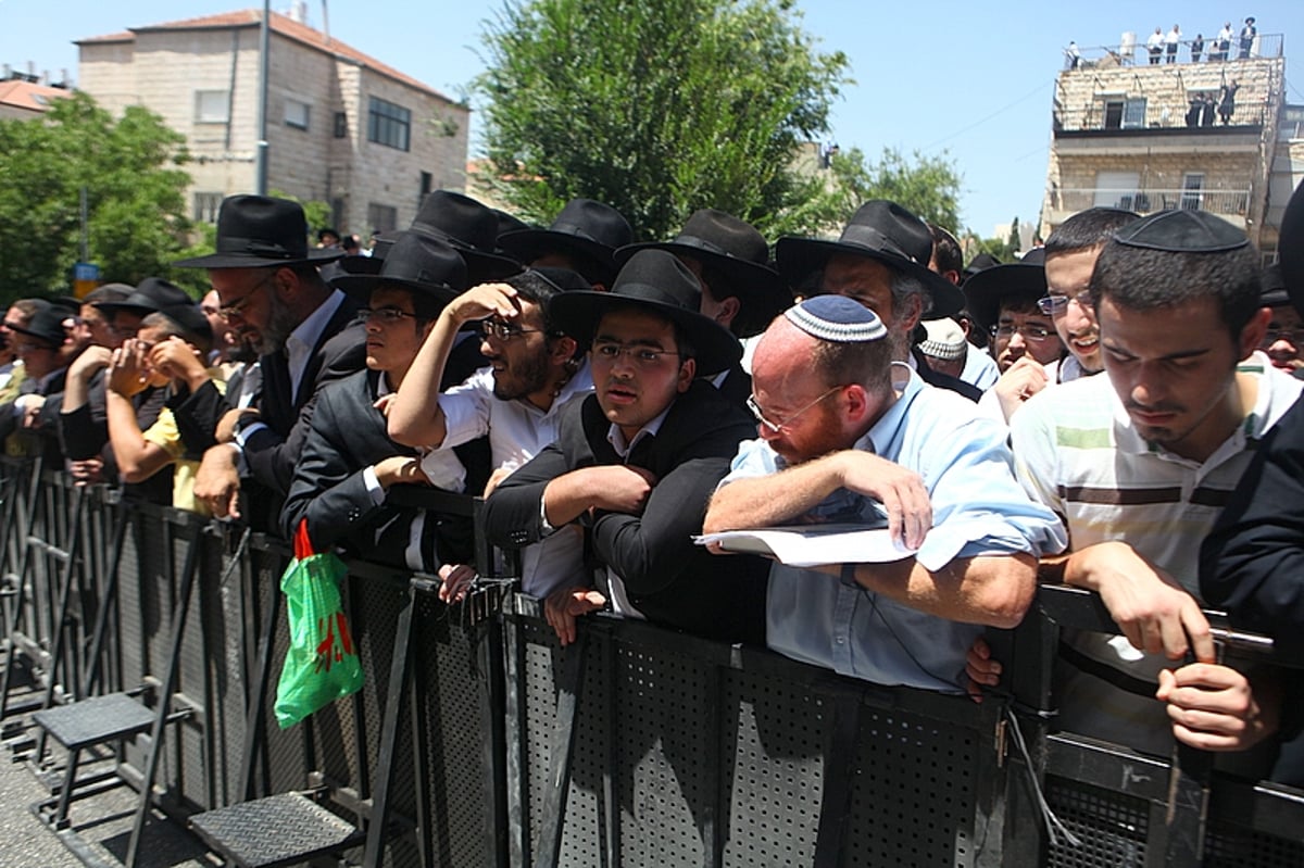 אחר מיטתו של ה'בבא אלעזר': רבבות צעדו, כואבים והמומים