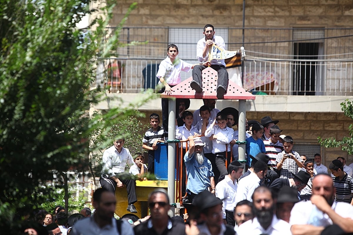 אחר מיטתו של ה'בבא אלעזר': רבבות צעדו, כואבים והמומים