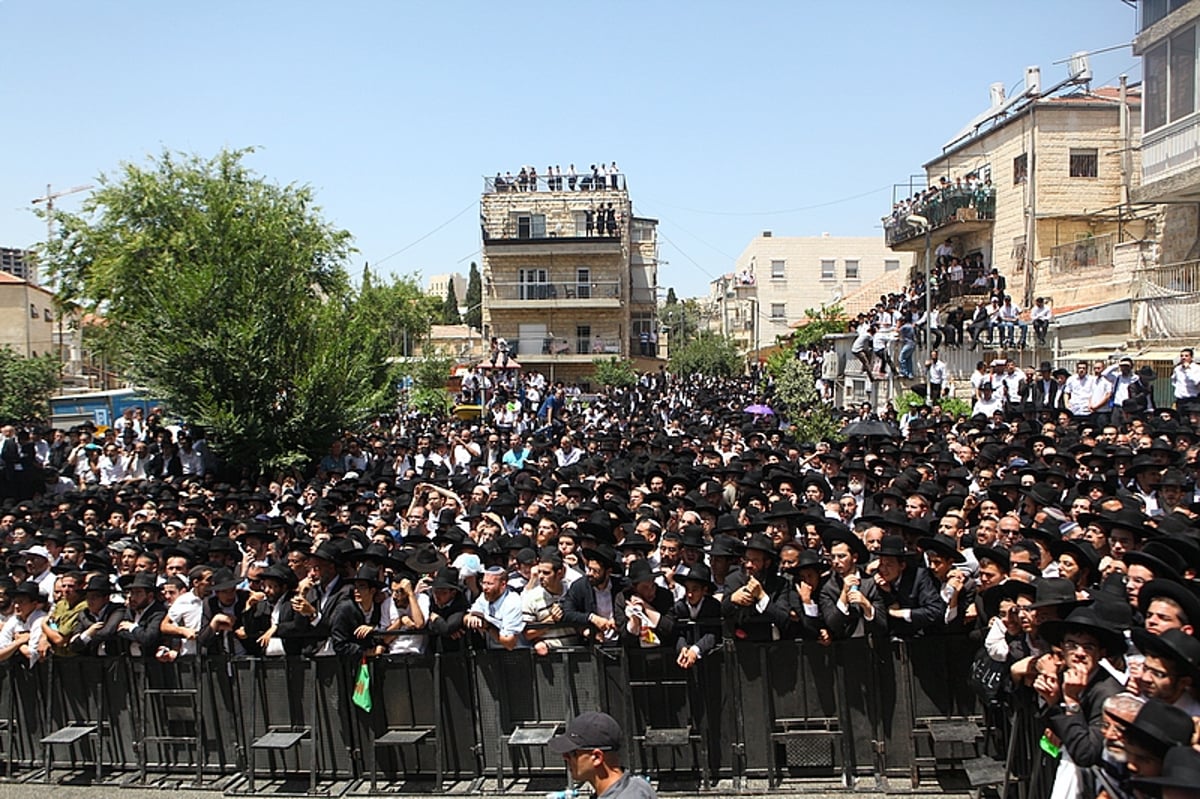 אחר מיטתו של ה'בבא אלעזר': רבבות צעדו, כואבים והמומים