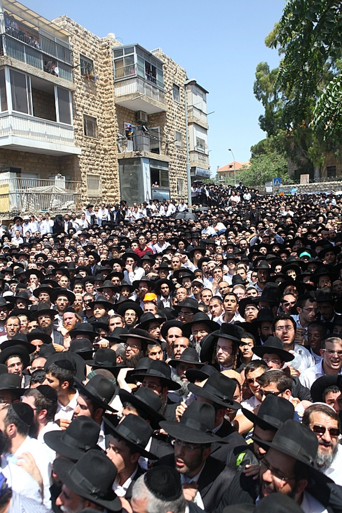 אחר מיטתו של ה'בבא אלעזר': רבבות צעדו, כואבים והמומים