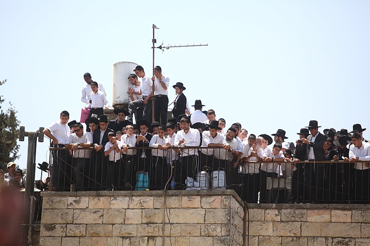 אחר מיטתו של ה'בבא אלעזר': רבבות צעדו, כואבים והמומים