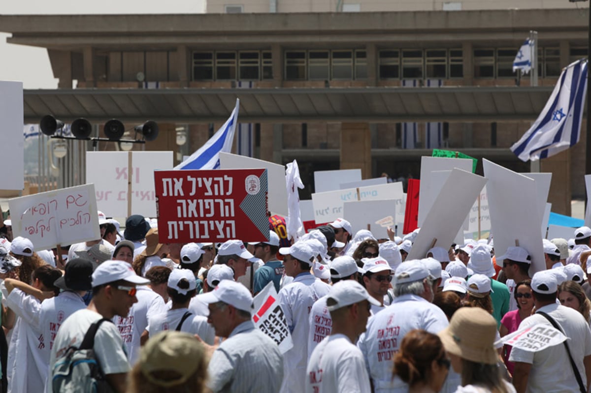 חוטף את האש: רופאים התחפשו לסגן שר הבריאות יעקב ליצמן