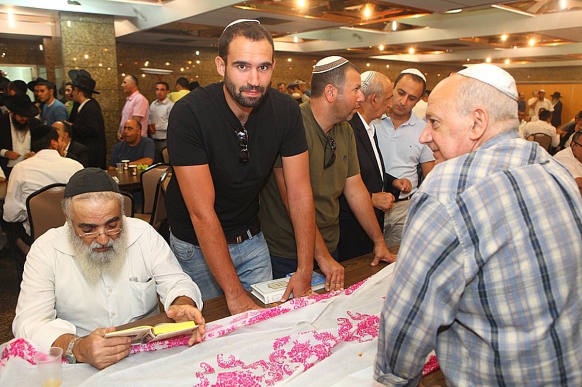 צפו בתיעוד: אדמו"רים ורבנים מנחמים