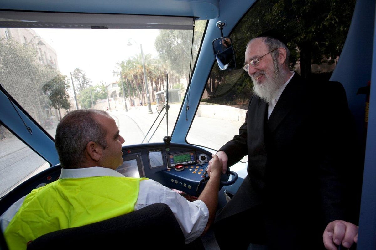 הנוסע החרדי הראשון ברכבת הקלה