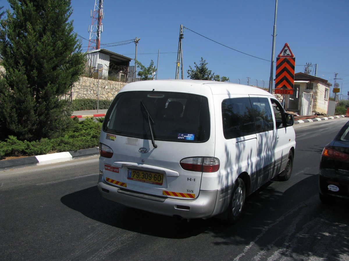 מבצע הסטיקרים של קול חי וכיכר השבת: צפו בתמונות הנבחרות