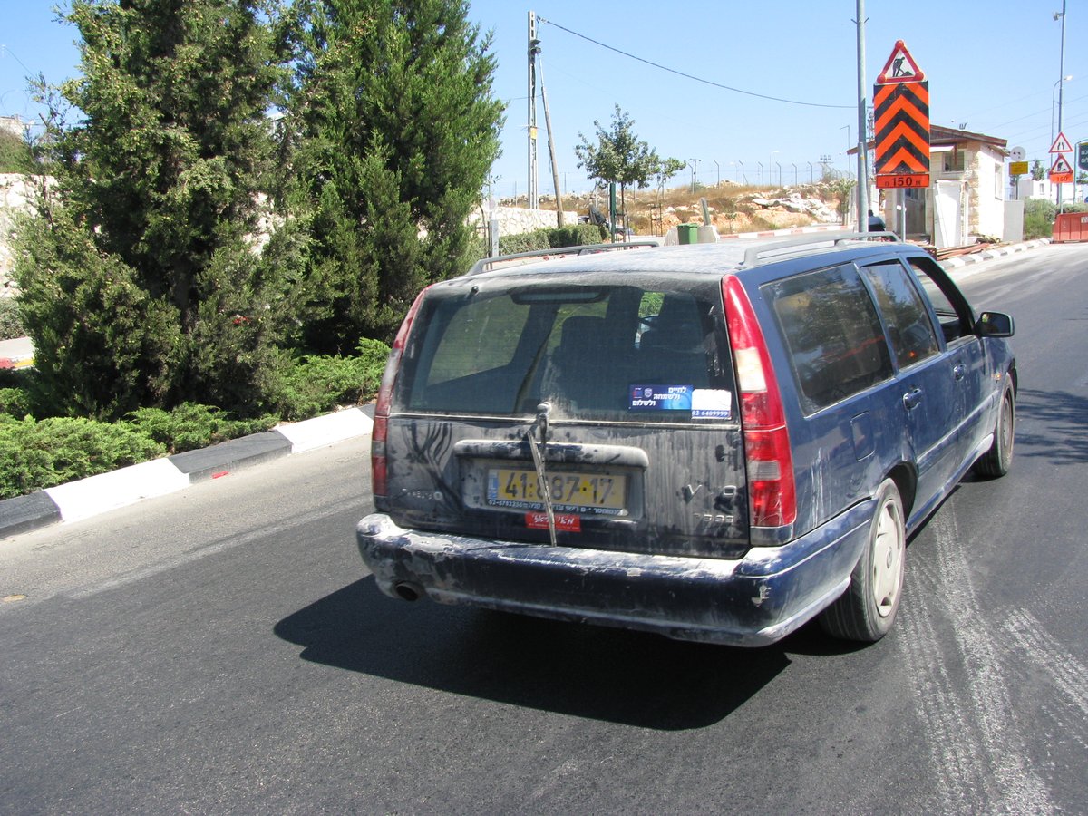 מבצע הסטיקרים של קול חי וכיכר השבת: צפו בתמונות הנבחרות