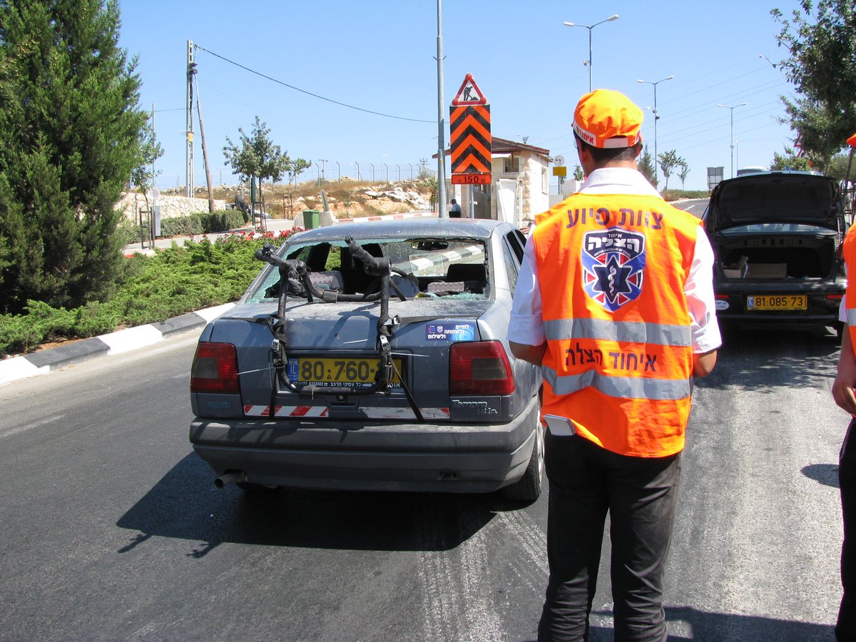 מבצע הסטיקרים של קול חי וכיכר השבת: צפו בתמונות הנבחרות