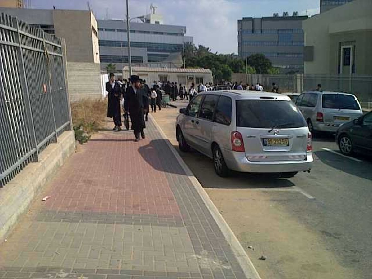 'שמענו בום אדיר. אנשים נפלו על הריצפה, הכל היה מלא עשן'
