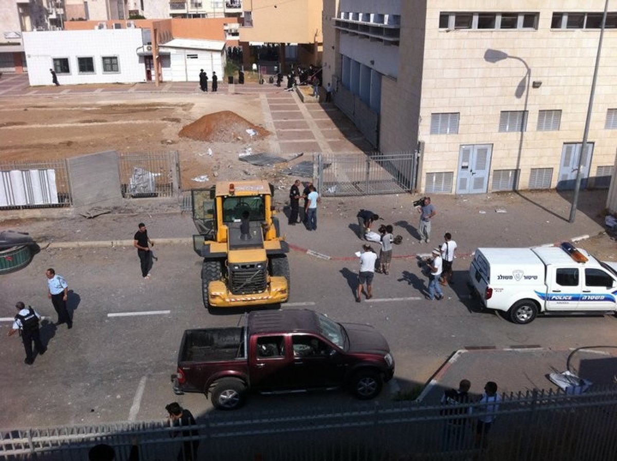 'שמענו בום אדיר. אנשים נפלו על הריצפה, הכל היה מלא עשן'