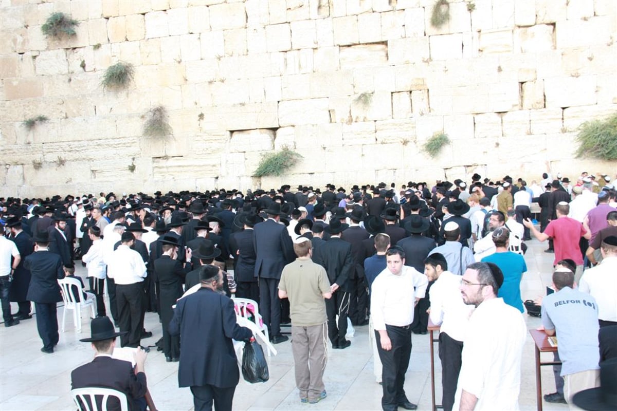 ערב ראש חודש אלול: אלפים בעצרת תפילה בכותל המערבי