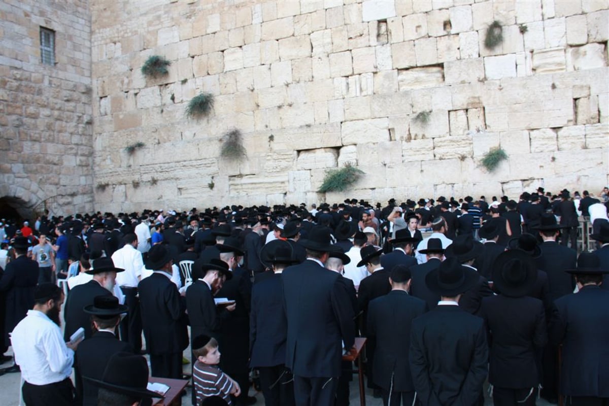 ערב ראש חודש אלול: אלפים בעצרת תפילה בכותל המערבי