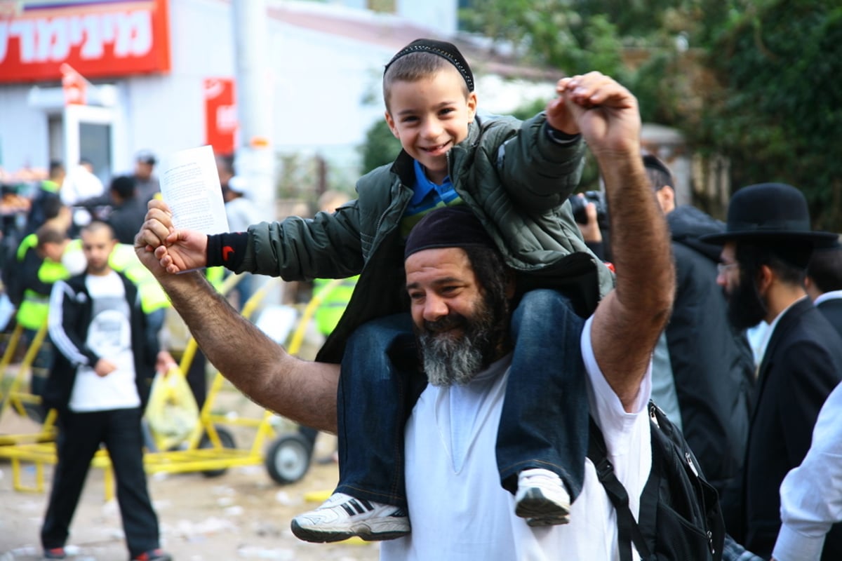 40,000 התפללו אצל רבינו ● עיצומו של ראש השנה באומן