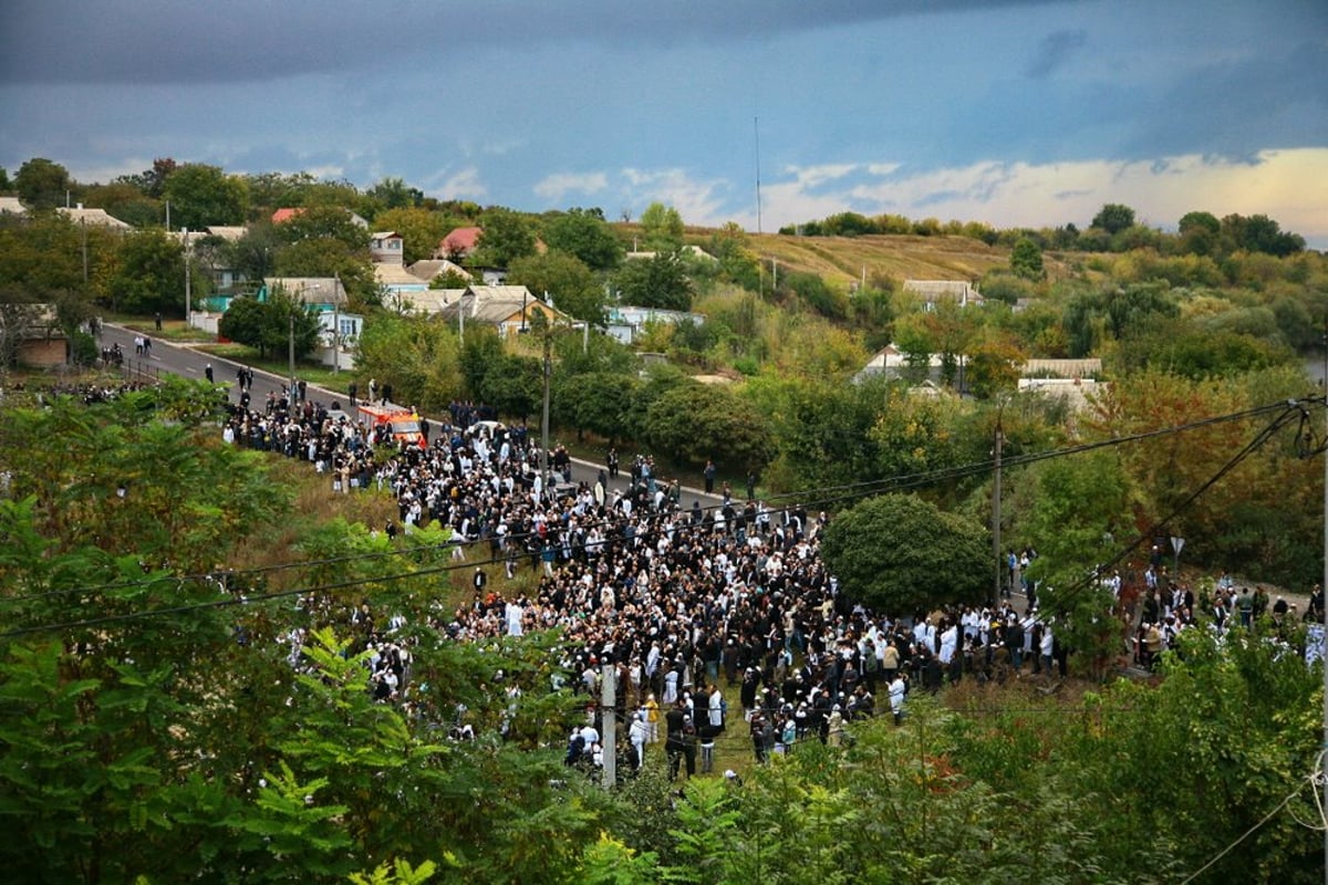 40,000 התפללו אצל רבינו ● עיצומו של ראש השנה באומן