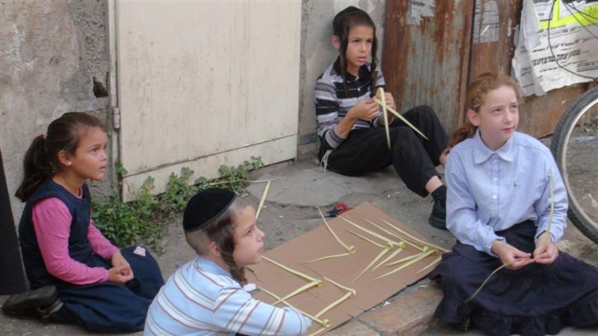 צפו: מה חיפשו קוראנים במאה שערים?