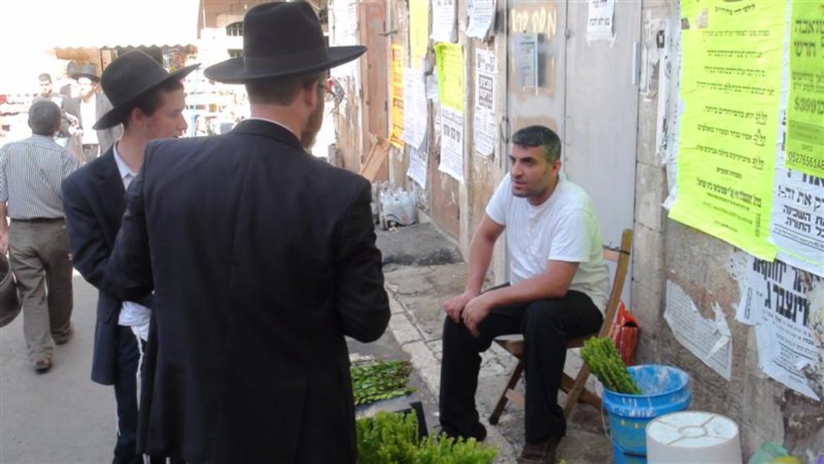 צפו: מה חיפשו קוראנים במאה שערים?