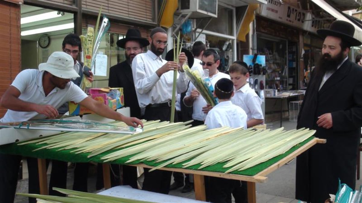 צפו: מה חיפשו קוראנים במאה שערים?