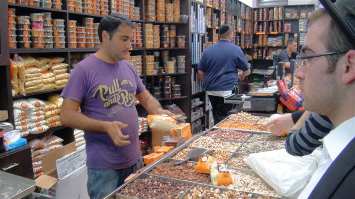 צפו: מה חיפשו קוראנים במאה שערים?