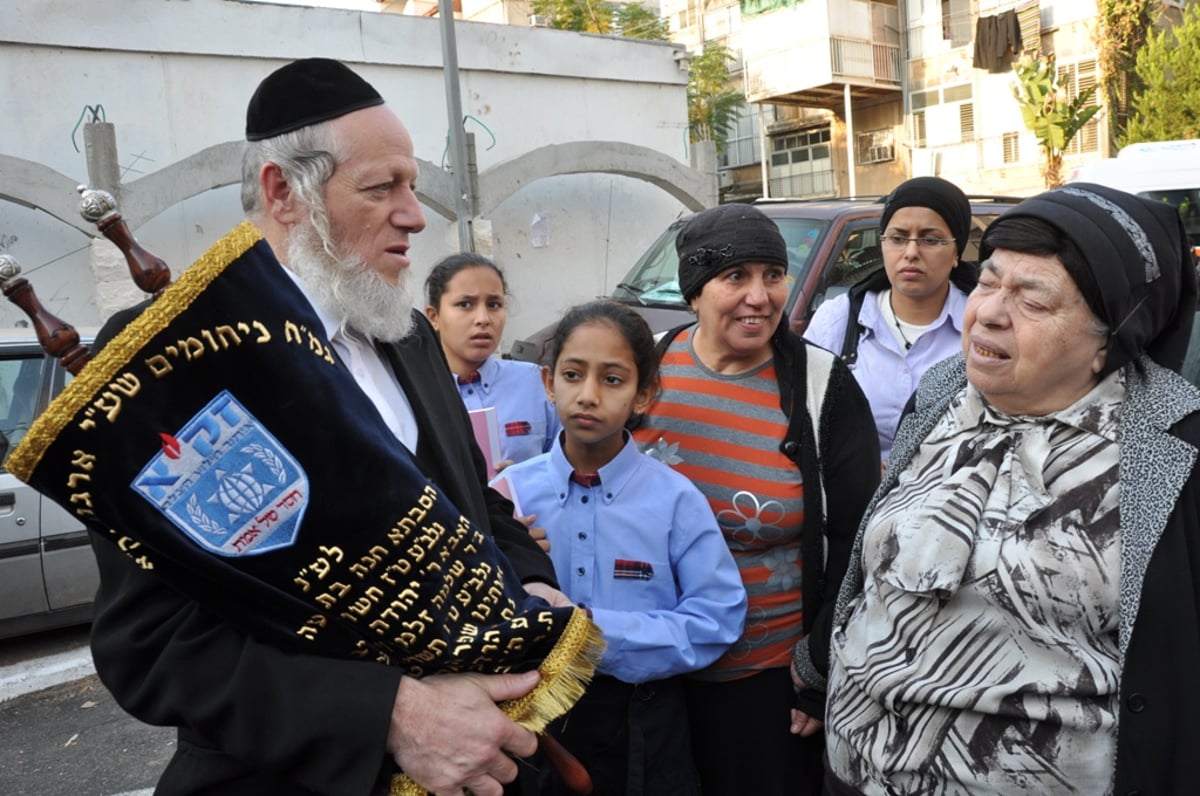 מנכ"ל מד"א: 50 אלף השתתפו בהלווית הרבנית קנייבסקי