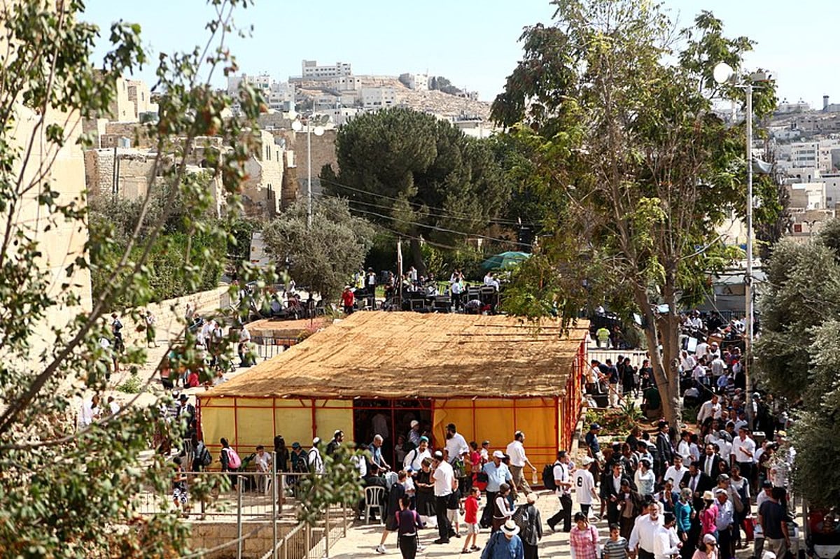 ימי חול המועד: רבבות חוגגים בעיר האבות חברון ● מרהיב