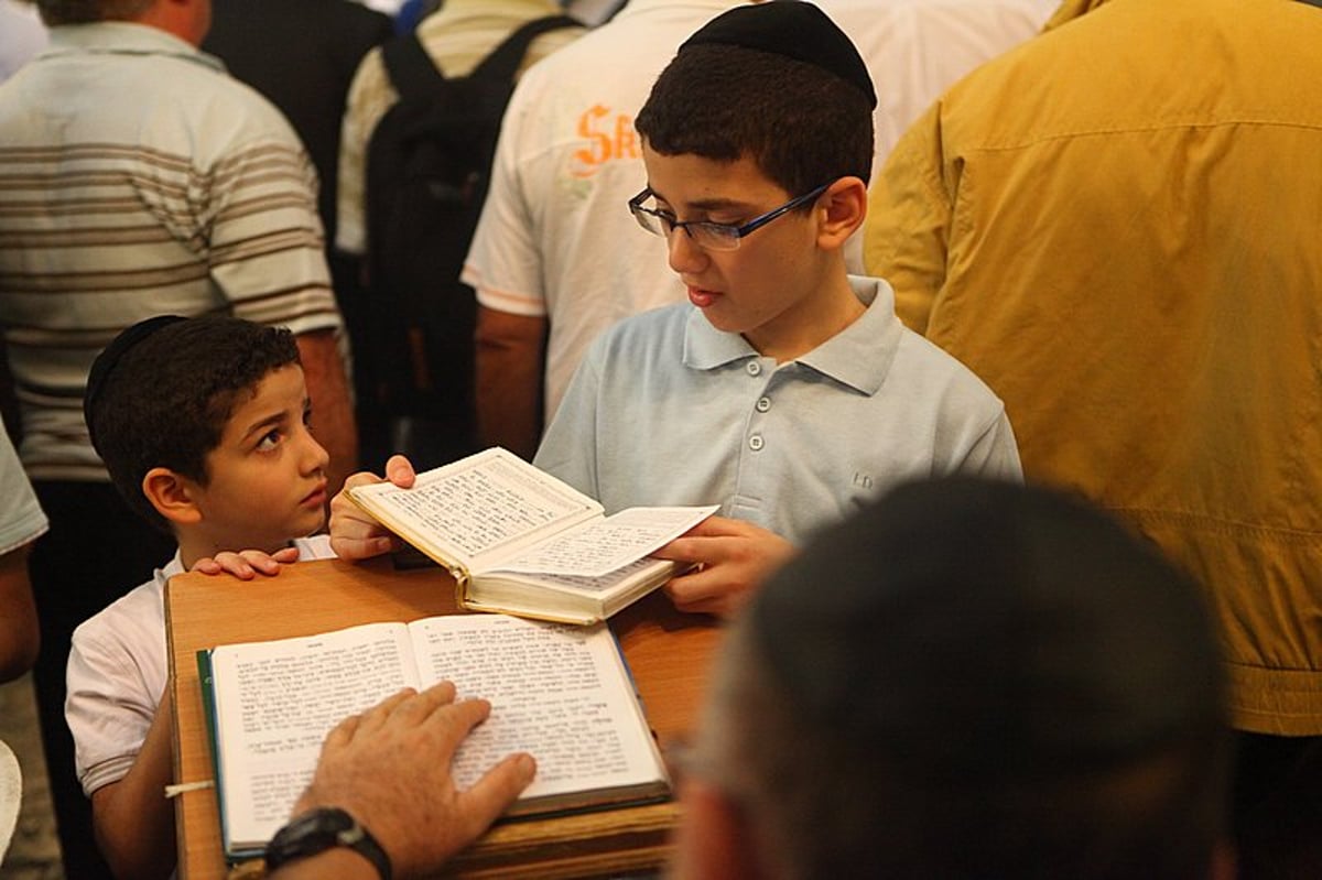 ימי חול המועד: רבבות חוגגים בעיר האבות חברון ● מרהיב